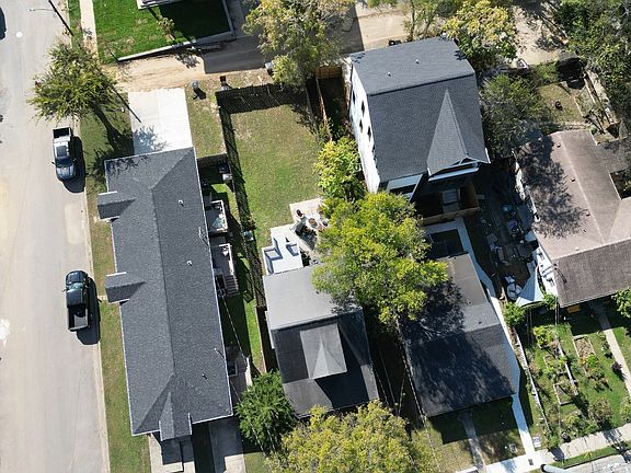 2nd image of 1103 Summit Ave