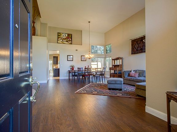 3rd image of 206 Luna Cir