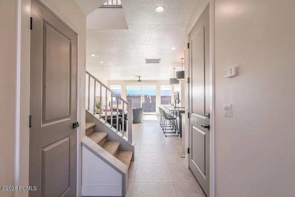 3 bed, 2.5 bath, 1999 sqft, $2,899 — Photo 4