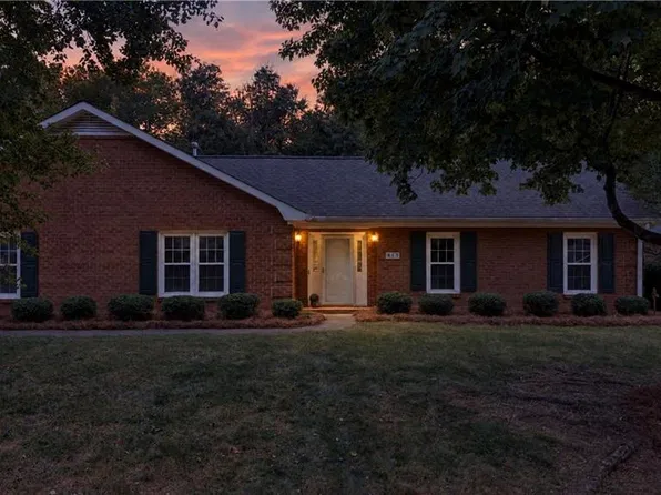813 Campbell Glen Ln, Winston Salem, NC 27103