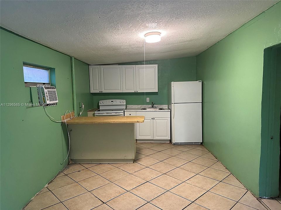 2nd image of 930 SW 22nd Ave #C