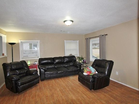 2nd image of 805 W College Ave