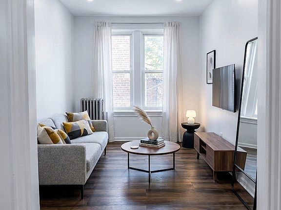 4th image of 542 Chester St Floor 2