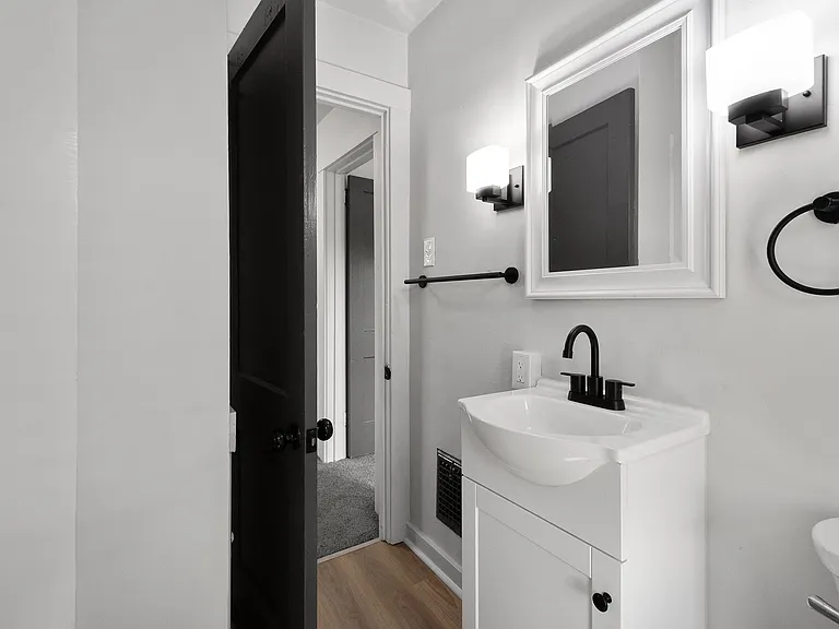 1303 Woodlawn Ave — Photo 19