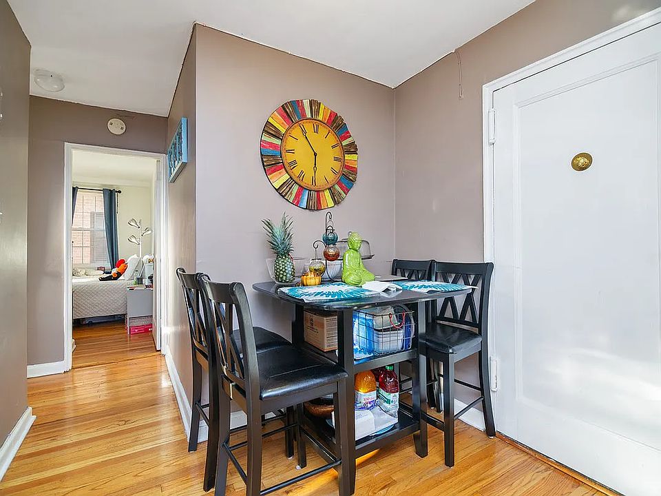 1st image of 140-21 Burden Cres APT 404