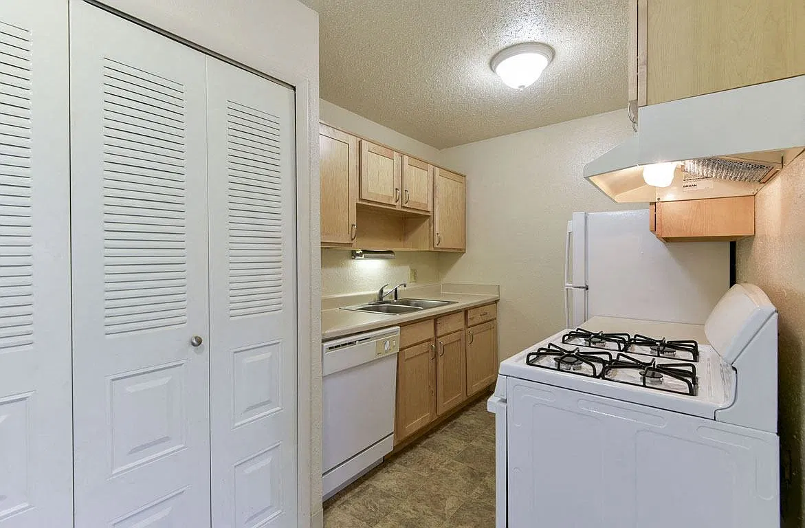 Old Monterey Apartments — Photo 4