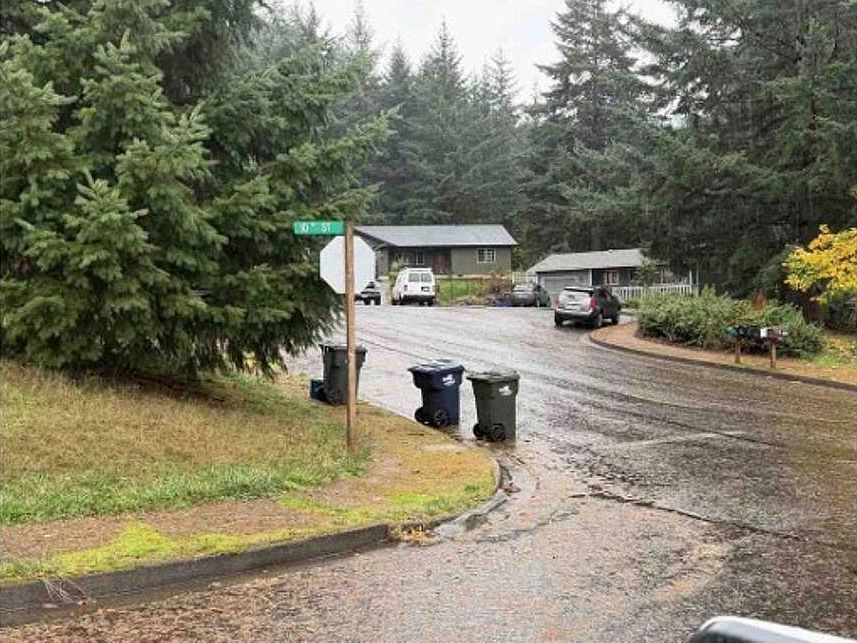 2nd image of 24715 Forest Ct