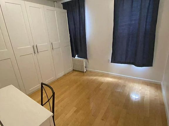 4th image of 160 Henry St #5C