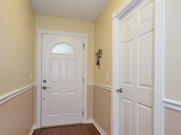 2nd image of 3909 Erne St