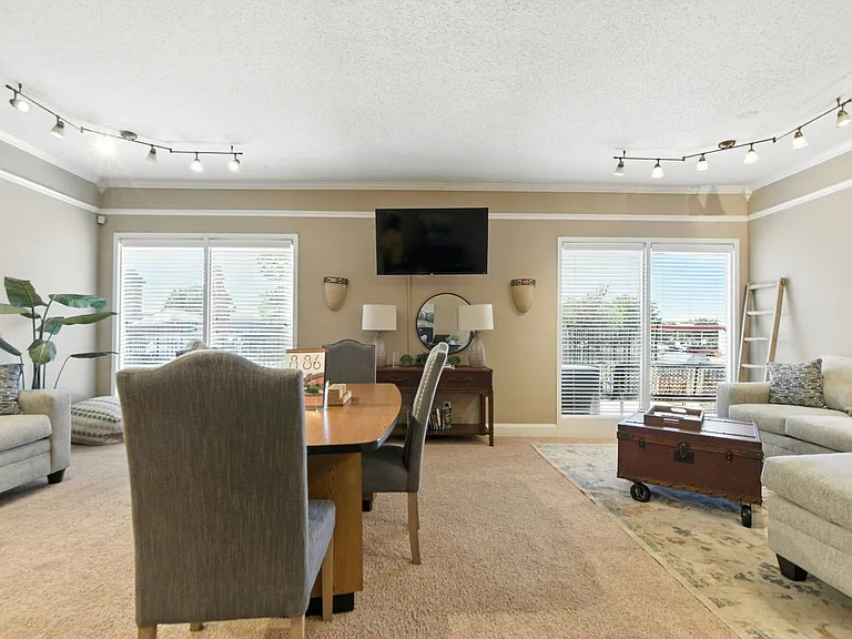 Brookwood on 86th - Move-In Today and Receive a $500 Visa Gift Card! — Photo 24