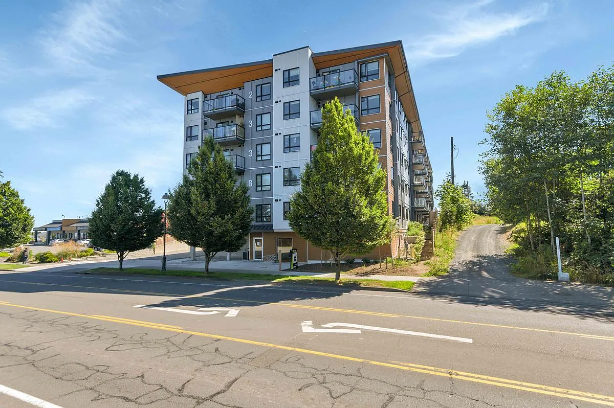 Southpoint Apartments — Photo 2