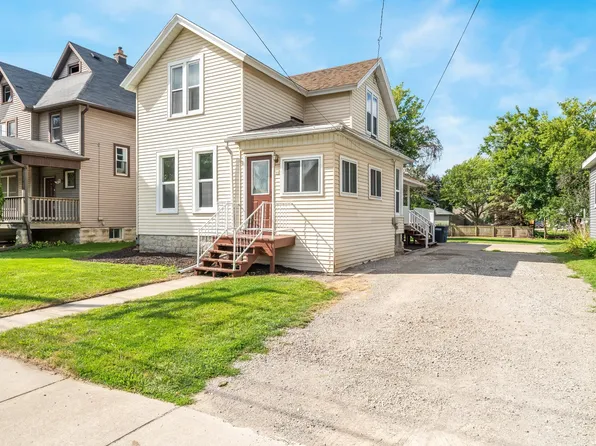 44 W 15th Ave, Oshkosh, WI 54902