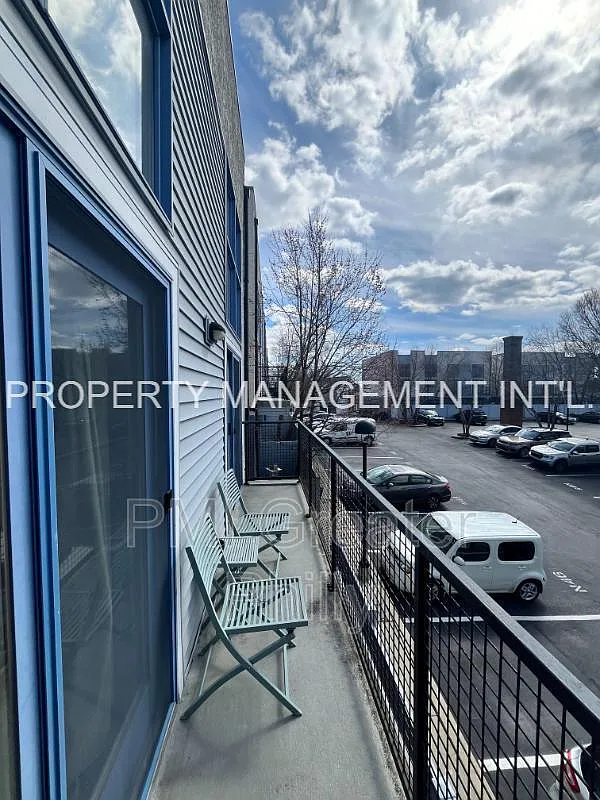 3 bed, 3.0 bath, $2,300 — Photo 2