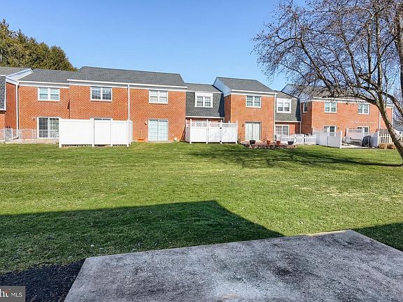 4th image of 1640 Devers Rd #D