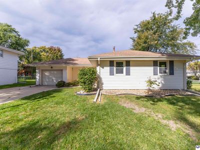 8106 Ralston Ave, Ralston, NE, 68127