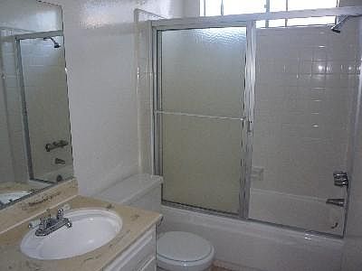 5th image of 3206 Bagley Ave APT 6