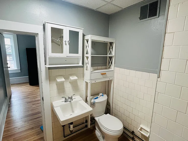 202 E Main St #3 — Photo 8