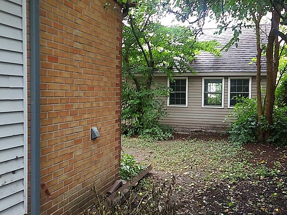 4th image of 576 E Mahan Ave