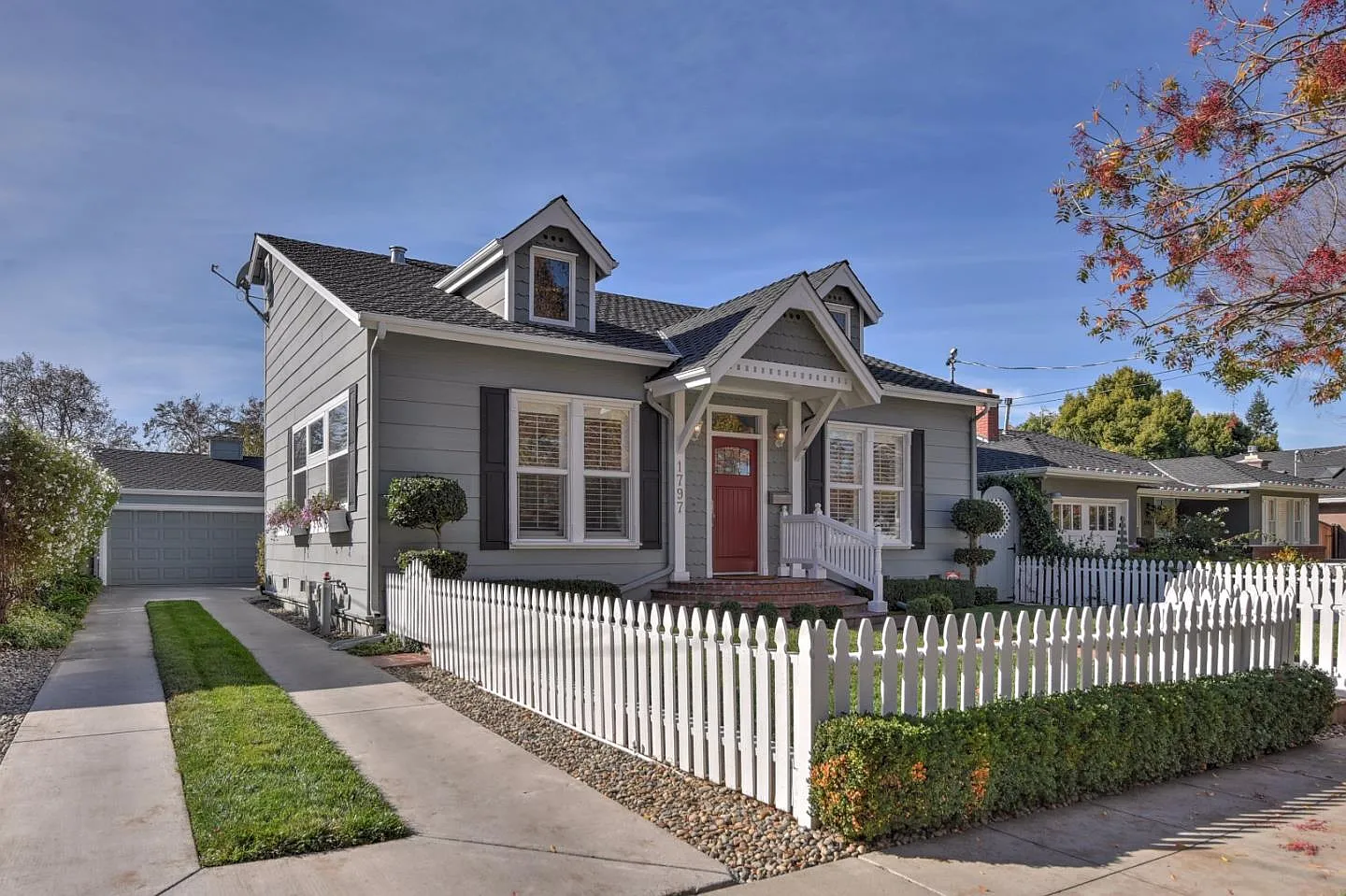 1797 Coastland Ave photo 1