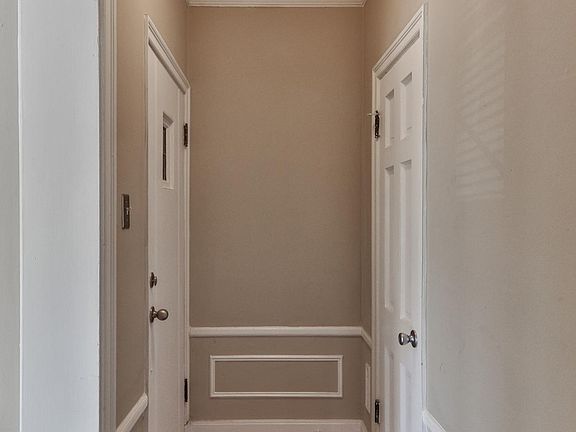3rd image of 7545 Oxford Dr APT 1E