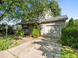 44 Cloverleaf St, Winfield, WV 25213