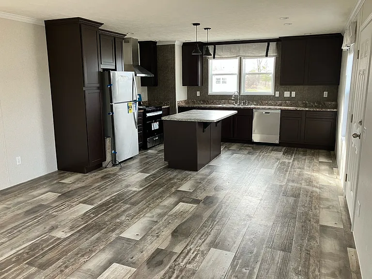 790 Cottonwood Ln — Photo 2