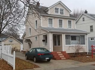 35 Crowell St, Hempstead, NY