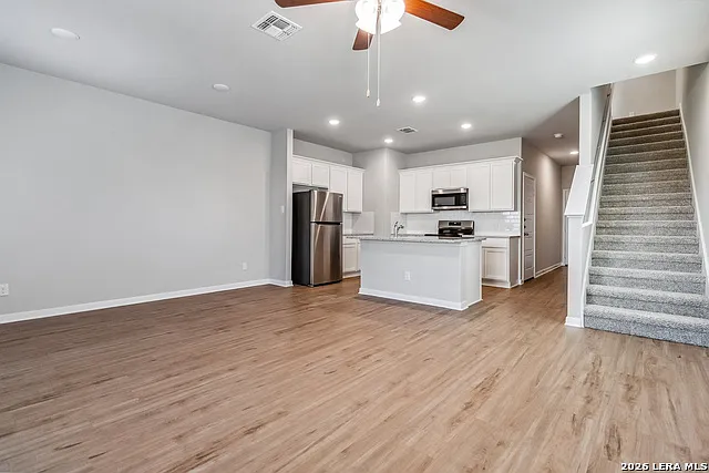 3 bed, 2.5 bath, 1345 sqft, $1,350 — Photo 3