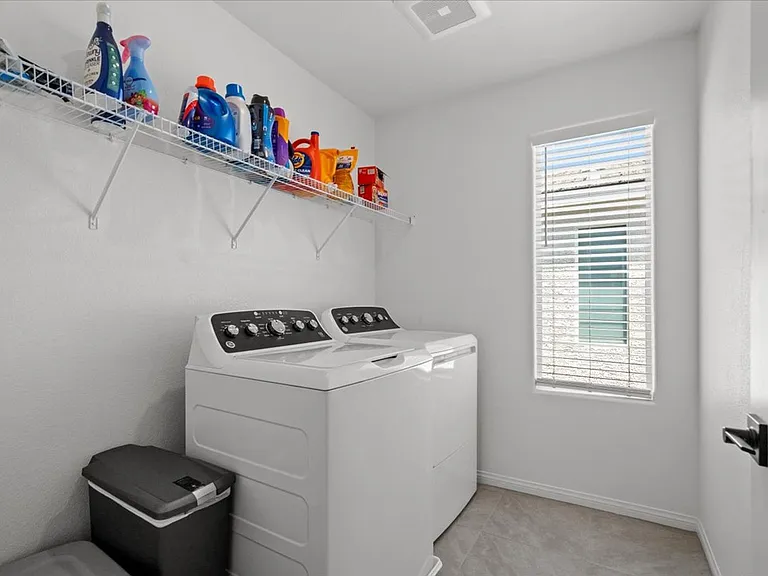 10021 Locking Biner Ave — Photo 19