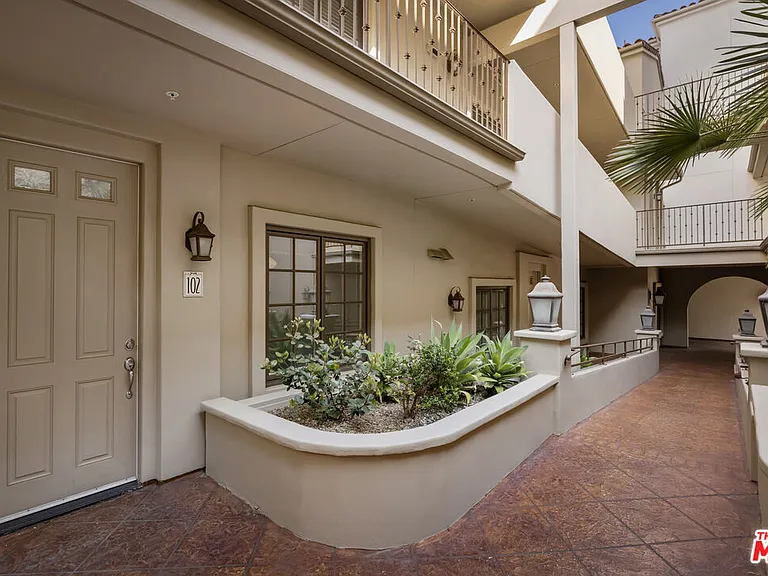 851 N San Vicente Blvd #102 — Photo 8
