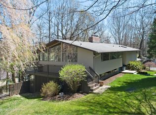5 Clover Pl, Cos Cob, CT 06807