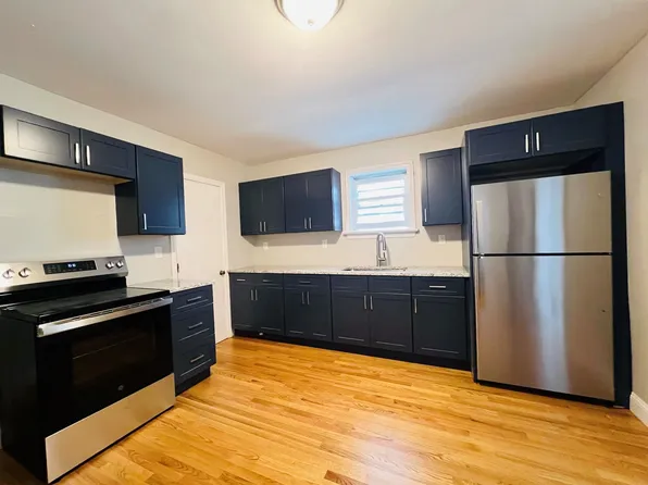 50 Fairview St #50, West Hartford, CT 06119