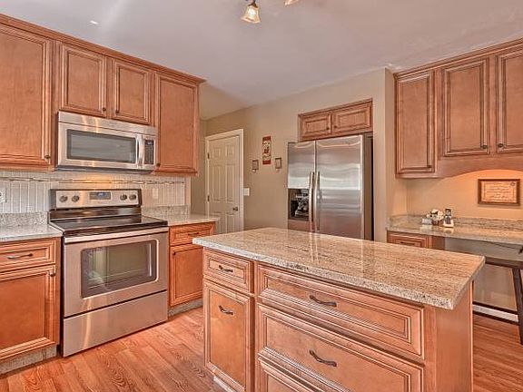 Brand New Custom Kitchen