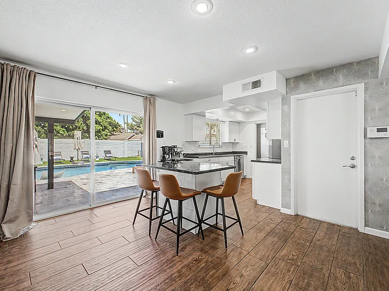 1958 E Laguna Dr — Photo 10