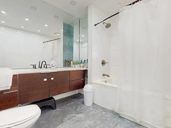 4202 Manhattan Avenue image 13 of 25