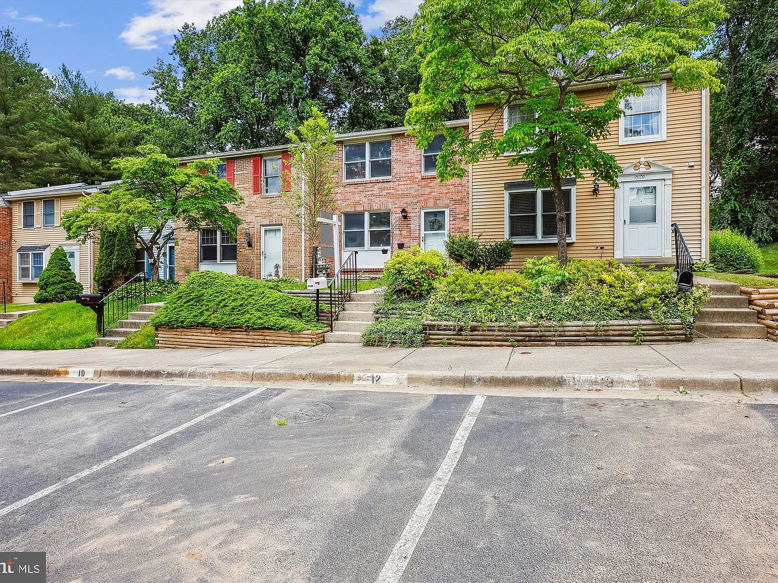 4 bed, 3.0 bath, 1060 sqft, $3,000 — Photo 2