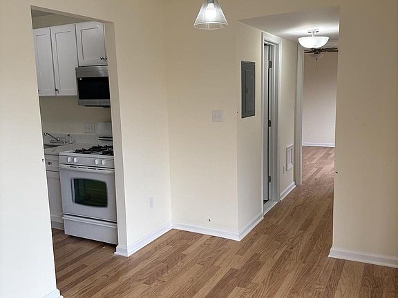 5th image of 2754 Hollywood Rd APT 104