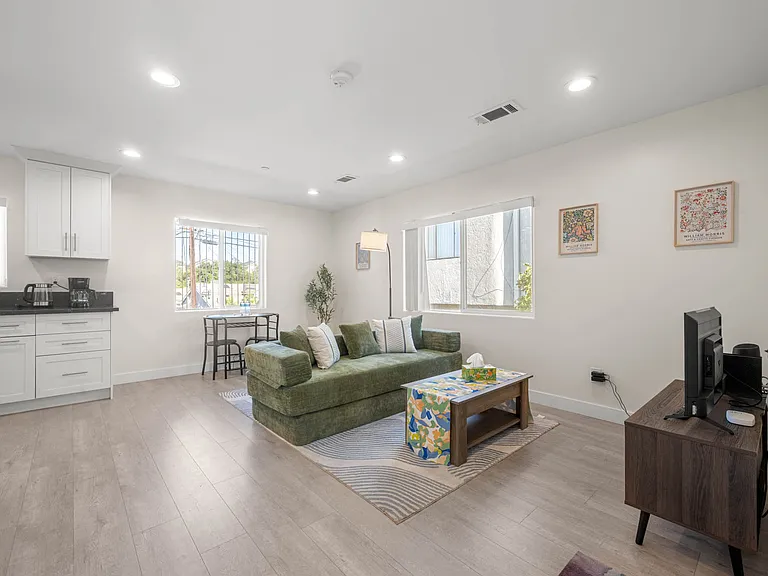 2239 N Niagara St #103 — Photo 16