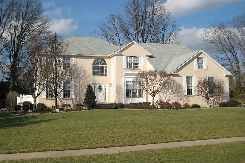 1st image of 74 Pinecone Dr