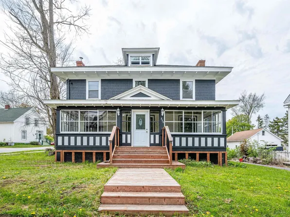 250 Gray St, West Hants, NS B0N 2T0