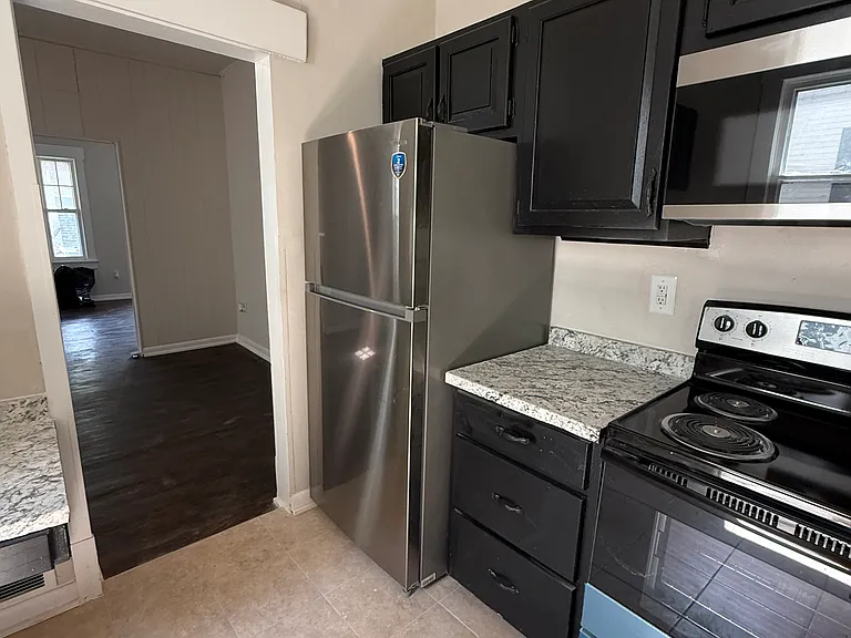 718 Gephart Dr — Photo 5
