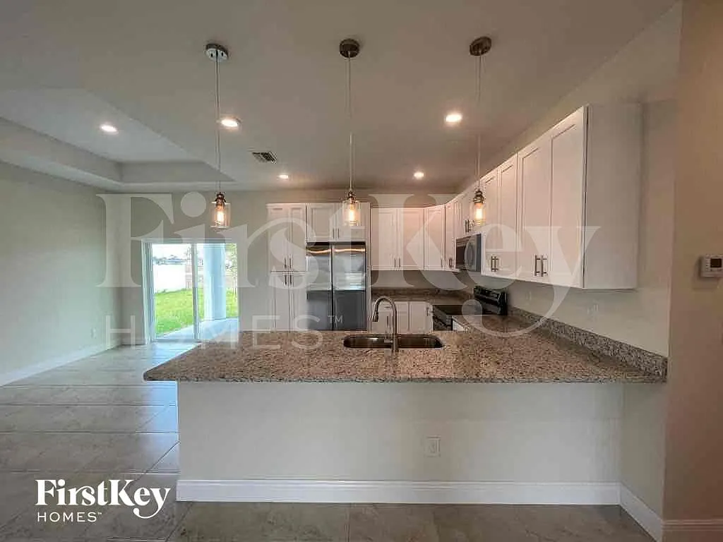 3 bed, 2.0 bath, 1464 sqft, $1,840 — Photo 4