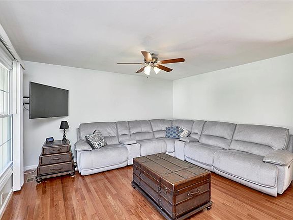 2nd image of 2800 Sherwood Dr