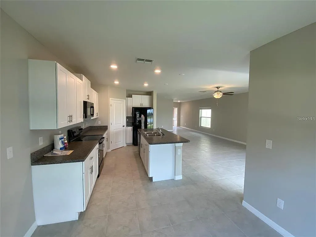 4 bed, 2.5 bath, 2073 sqft, $2,600 — Photo 4