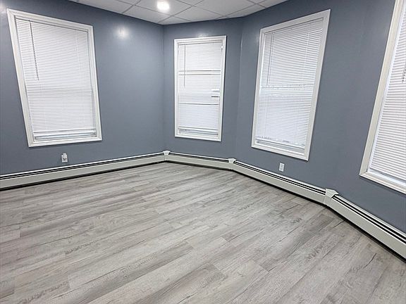3rd image of 143 Cambridge St APT 2