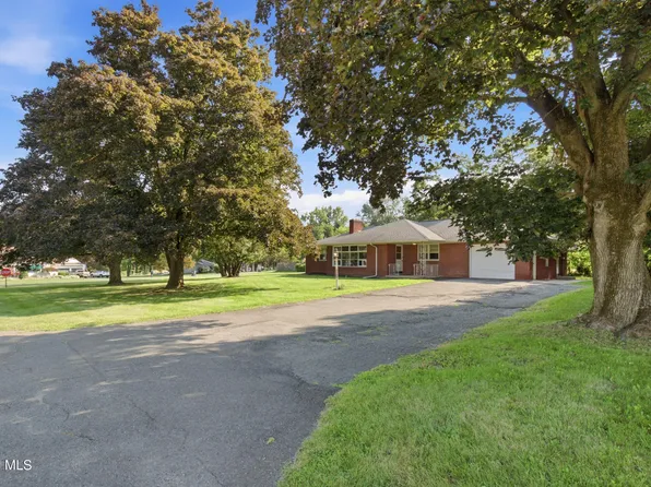 14 Orchard Lane, Troy, NY 12180