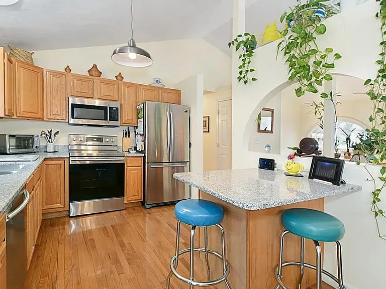 43 Wilbur St — Photo 6