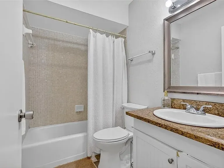 1886 Southpointe Dr — Photo 11