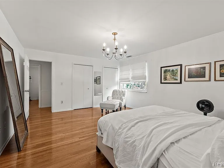 42160 Woodward Ave #18 — Photo 12