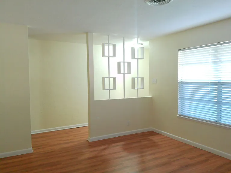 4610 Donegal Dr — Photo 2